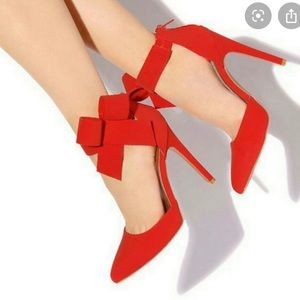 ✨NWT Qupid Bow Heels
